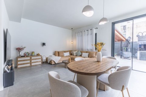 Kaupunkipientalo myytävänä Gava, Barcelona, Espanja, 3 makuuhuonetta, 231 m2 No. 160754 - kuva 15