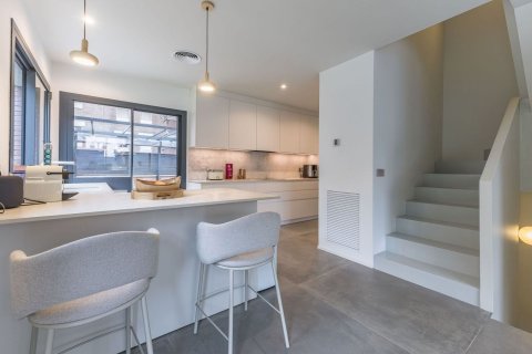 Kaupunkipientalo myytävänä Gava, Barcelona, Espanja, 3 makuuhuonetta, 231 m2 No. 160754 - kuva 8