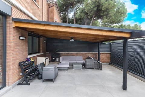 Kaupunkipientalo myytävänä Gava, Barcelona, Espanja, 3 makuuhuonetta, 231 m2 No. 160754 - kuva 18