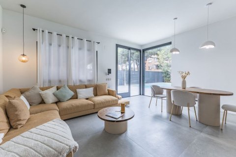 Kaupunkipientalo myytävänä Gava, Barcelona, Espanja, 3 makuuhuonetta, 231 m2 No. 160754 - kuva 16