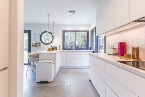 Kaupunkipientalo myytävänä Gava, Barcelona, Espanja, 3 makuuhuonetta, 231 m2 No. 160754 - kuva 6