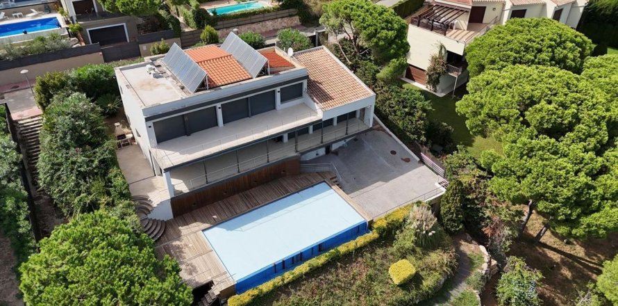 Talo Sant Feliu de Guixols, Girona, Espanja 6 makuuhuonetta, 240 m2 No. 160753