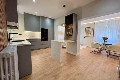 Huoneisto myytävänä Madrid, Espanja, 2 makuuhuonetta, 111 m2 No. 165934 - kuva 5