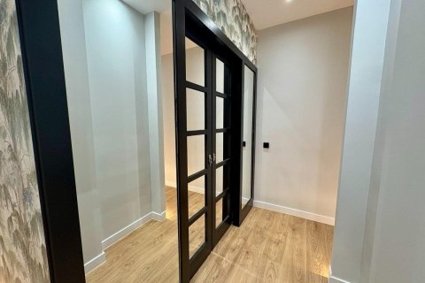 Huoneisto myytävänä Madrid, Espanja, 2 makuuhuonetta, 111 m2 No. 165934 - kuva 19