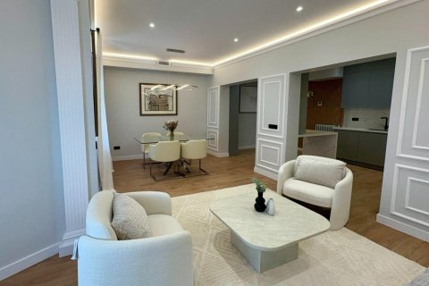Huoneisto myytävänä Madrid, Espanja, 2 makuuhuonetta, 111 m2 No. 165934 - kuva 3