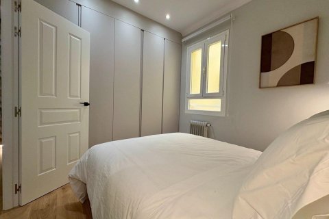 Huoneisto myytävänä Madrid, Espanja, 2 makuuhuonetta, 111 m2 No. 165934 - kuva 17