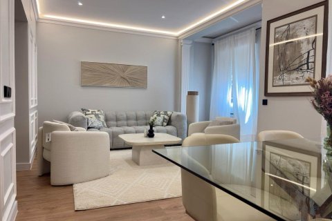 Huoneisto myytävänä Madrid, Espanja, 2 makuuhuonetta, 111 m2 No. 165934 - kuva 4