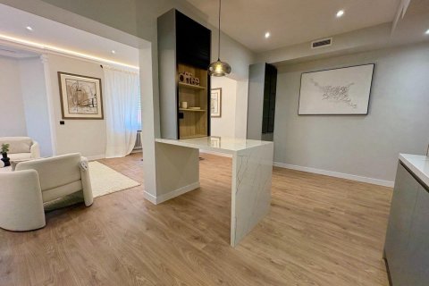 Huoneisto myytävänä Madrid, Espanja, 2 makuuhuonetta, 111 m2 No. 165934 - kuva 7
