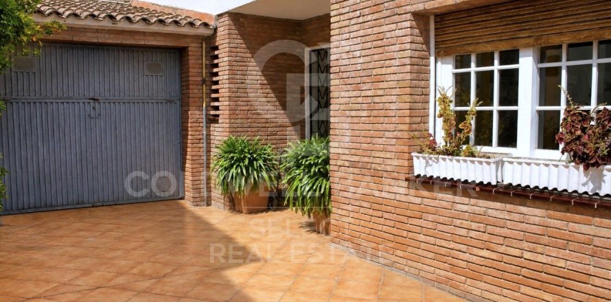 House à Vilassar de Dalt, Barcelona, Espagne 4 chambres, 189 m2 No. 178690