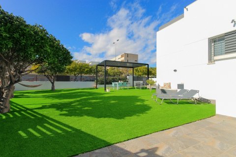 Radhus till salu i Torrevieja, Alicante, Spanien 2 sovrum, 81 kvm. Nr. 155056 - foto 9