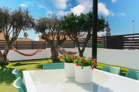 Radhus till salu i Torrevieja, Alicante, Spanien 2 sovrum, 81 kvm. Nr. 155056 - foto 6