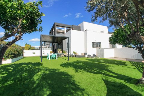 Townhouse in Torrevieja, Alicante, Spain 2 bedrooms, 81 sq.m. No. 155056