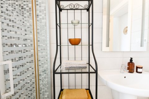 Radhus till salu i Torrevieja, Alicante, Spanien 2 sovrum, 81 kvm. Nr. 155056 - foto 24