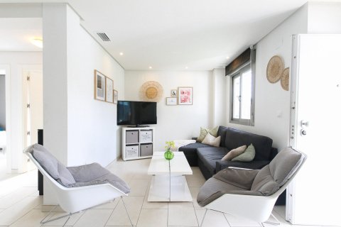 Radhus till salu i Torrevieja, Alicante, Spanien 2 sovrum, 81 kvm. Nr. 155056 - foto 15