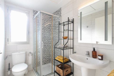 Radhus till salu i Torrevieja, Alicante, Spanien 2 sovrum, 81 kvm. Nr. 155056 - foto 23