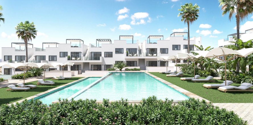 Bungalow en Torrevieja, Alicante, España 2 dormitorios, 119 m2 No. 143504