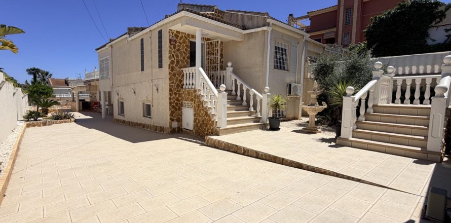 Villa i Torrevieja, Alicante, Spanien 5 sovrum, 230 kvm. Nr. 189744