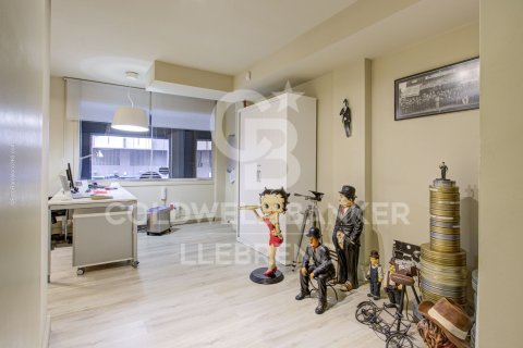 Dvīņu māja pārdošanā Barcelona, Spānijā 354 m2 Nr. 160417 - attēls 12