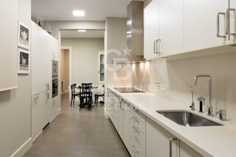 Продажа квартиры в Барселона, Испания 3 спальни, 226м2 №160414 - фото 9