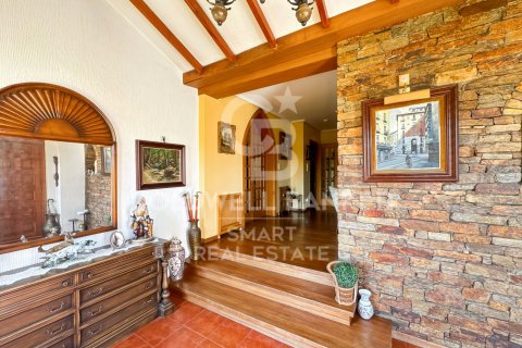 House à vendre à Oleiros, A Coruna, Espagne, 7 chambres, 400 m2 No. 160415 - photo 19