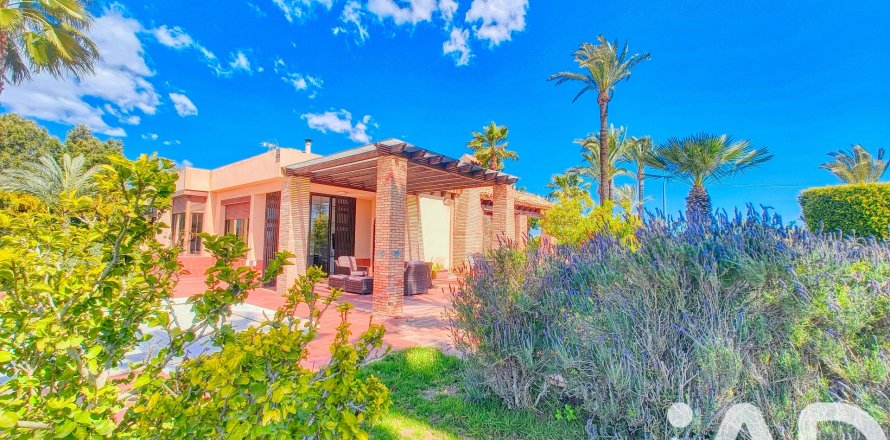 House in Elche, Alicante, Spain 5 bedrooms, 386 sq.m. No. 173091