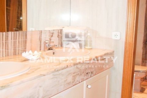 Huoneisto myytävänä Lloret de Mar, Girona, Espanja, 4 makuuhuonetta, 185 m2 No. 177030 - kuva 9