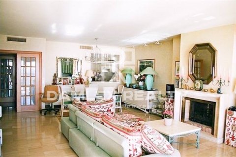 Huoneisto myytävänä Lloret de Mar, Girona, Espanja, 4 makuuhuonetta, 185 m2 No. 177030 - kuva 2