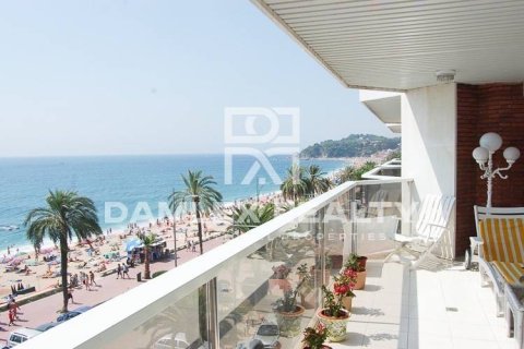 Huoneisto Lloret de Mar, Girona, Espanja 4 makuuhuonetta, 185 m2 No. 177030