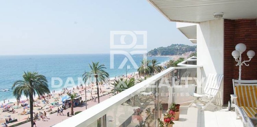 Huoneisto Lloret de Mar, Girona, Espanja 4 makuuhuonetta, 185 m2 No. 177030