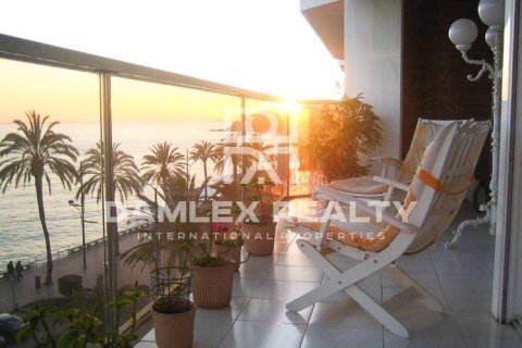 Huoneisto myytävänä Lloret de Mar, Girona, Espanja, 4 makuuhuonetta, 185 m2 No. 177030 - kuva 12