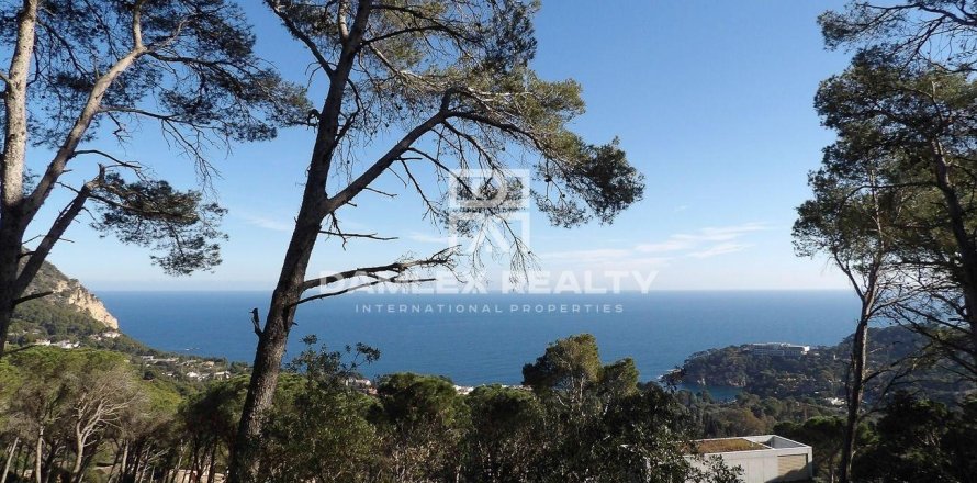 Land plot in Begur, Girona, Spain 1560 sq.m. No. 177031