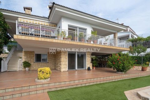 Villa for sale in Lloret de Mar, Girona, Spain 6 bedrooms, 423 sq.m. No. 177032 - photo 4