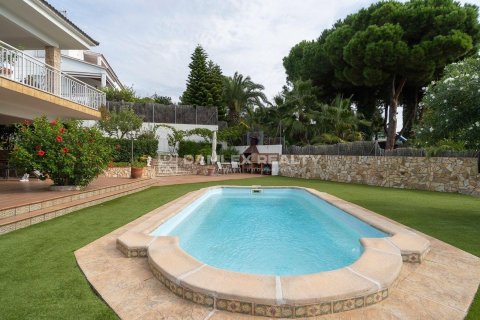 Villa for sale in Lloret de Mar, Girona, Spain 6 bedrooms, 423 sq.m. No. 177032 - photo 6