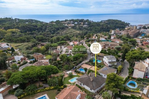 Villa for sale in Lloret de Mar, Girona, Spain 6 bedrooms, 423 sq.m. No. 177032 - photo 2