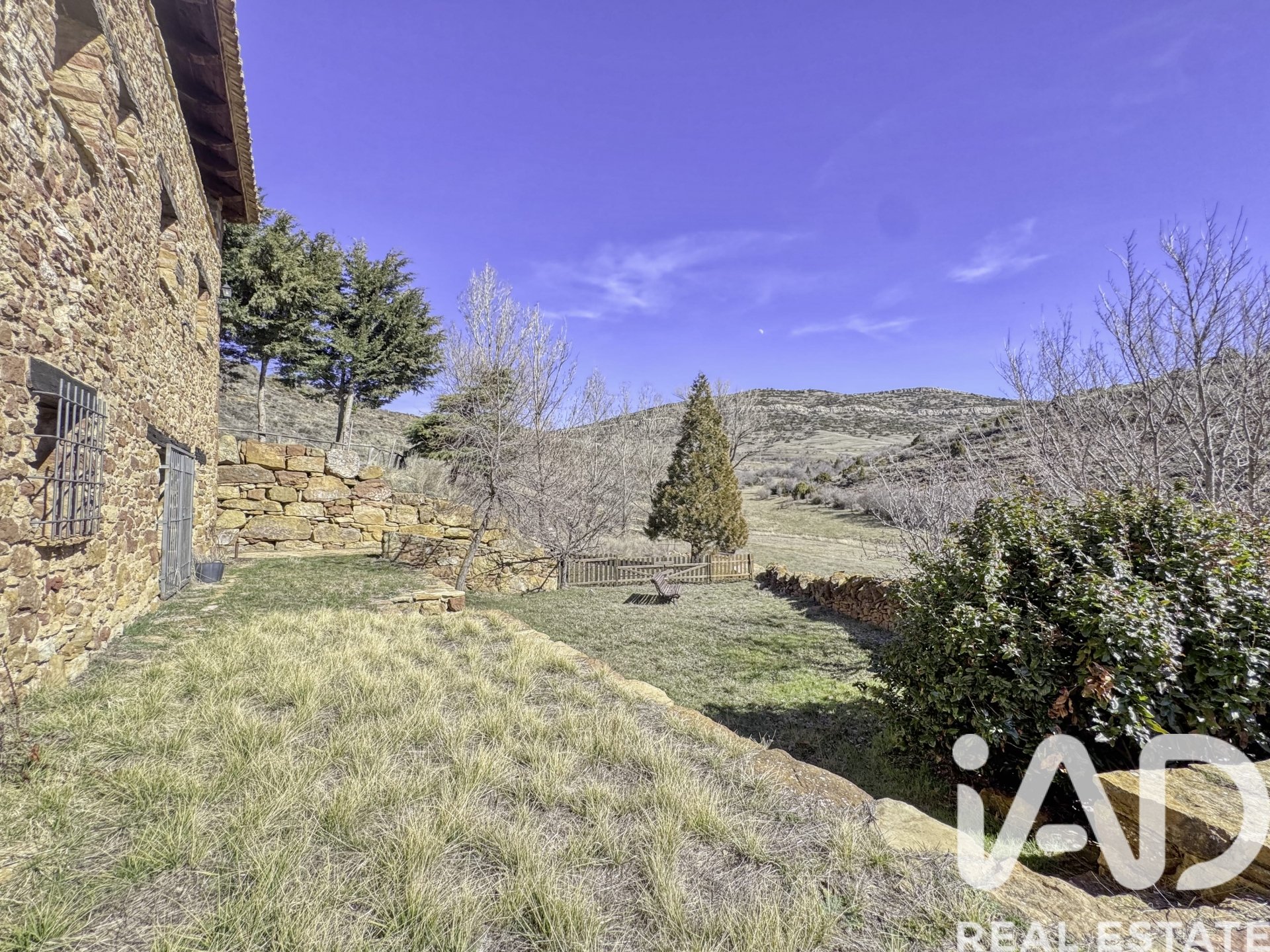 Propiedad comercial en Teruel, España 1391 m2 No. 172982