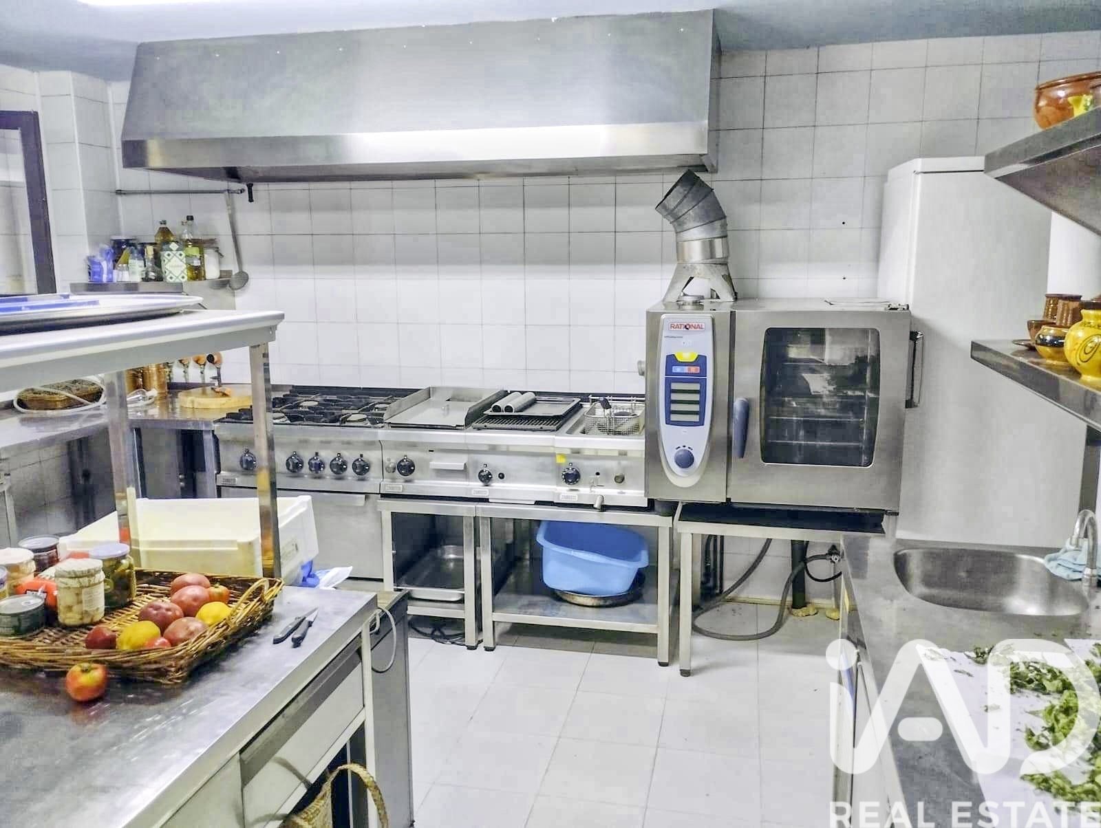 Propiedad comercial en Teruel, España 1391 m2 No. 172982