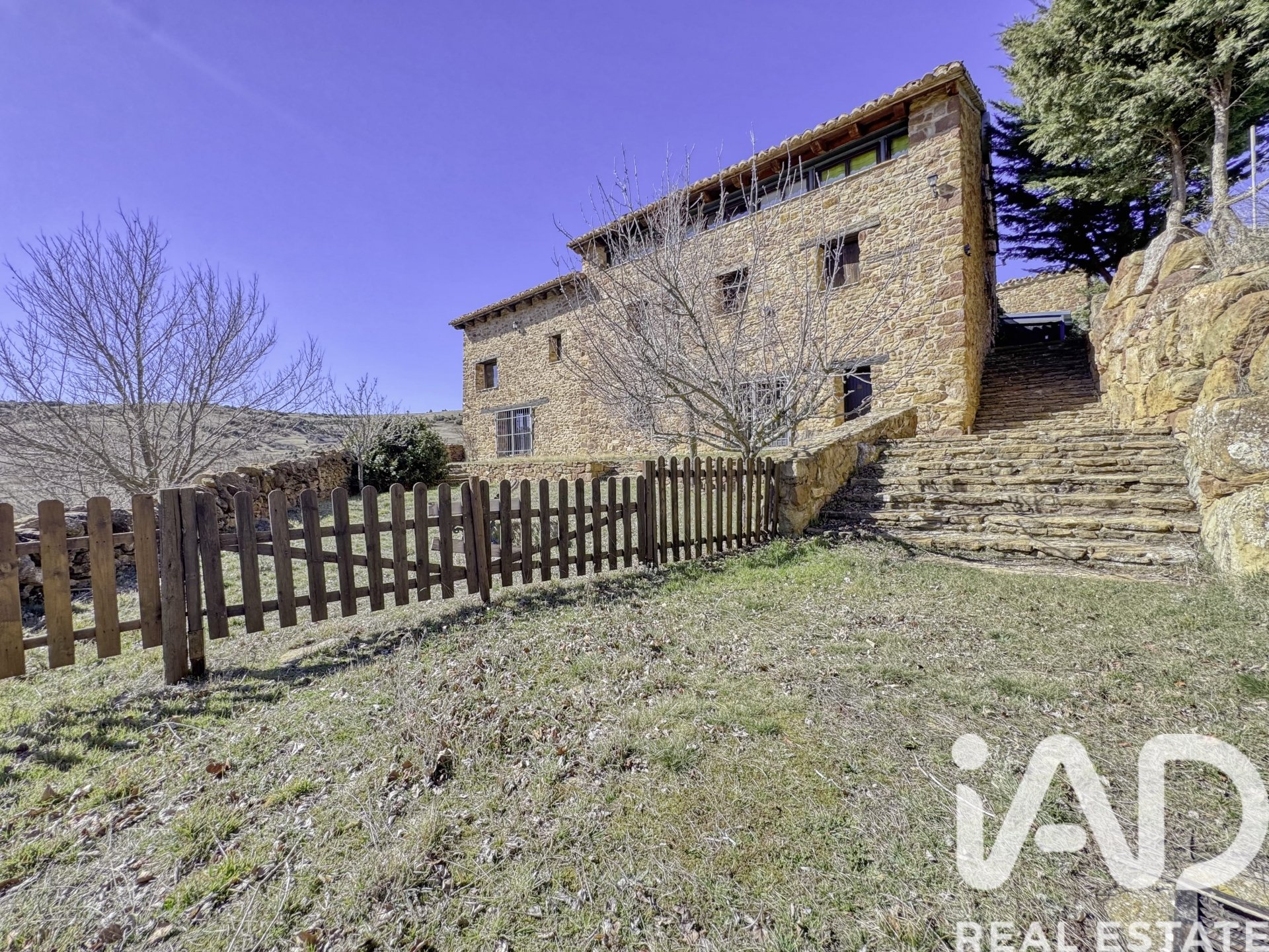 Propiedad comercial en Teruel, España 1391 m2 No. 172982