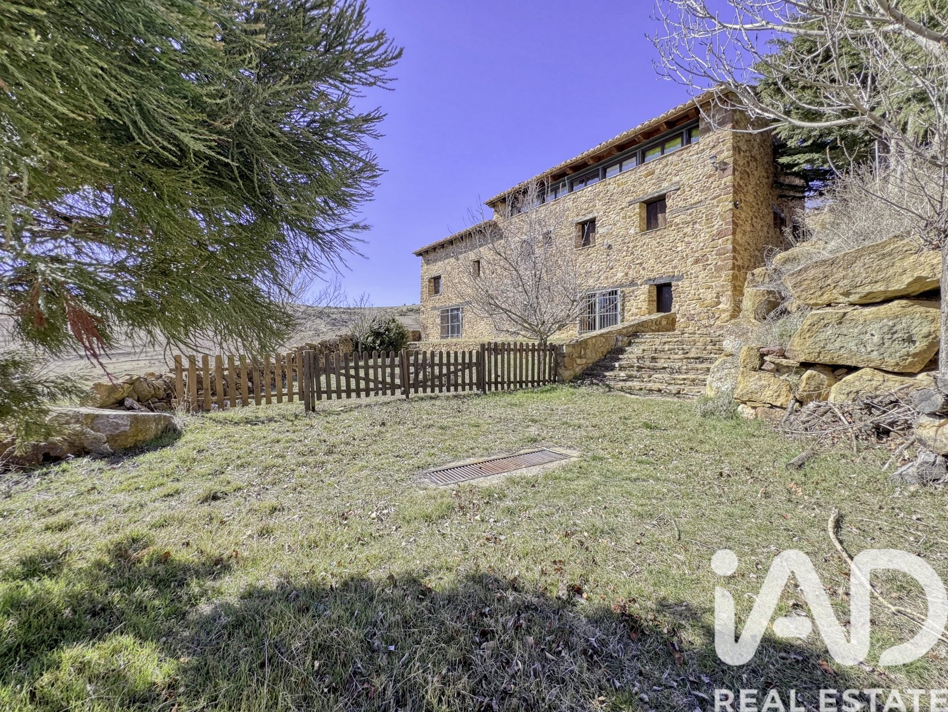 Propiedad comercial en Teruel, España 1391 m2 No. 172982