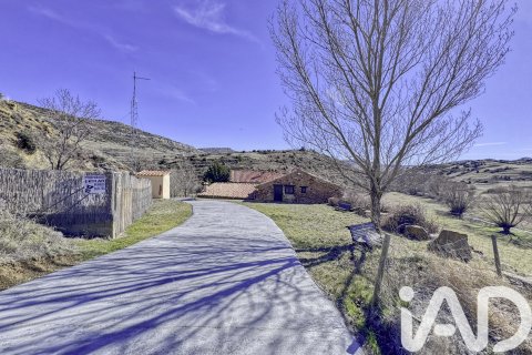 Propiedad comercial en venta en Teruel, España 1391 m2 No. 172982 - foto 3