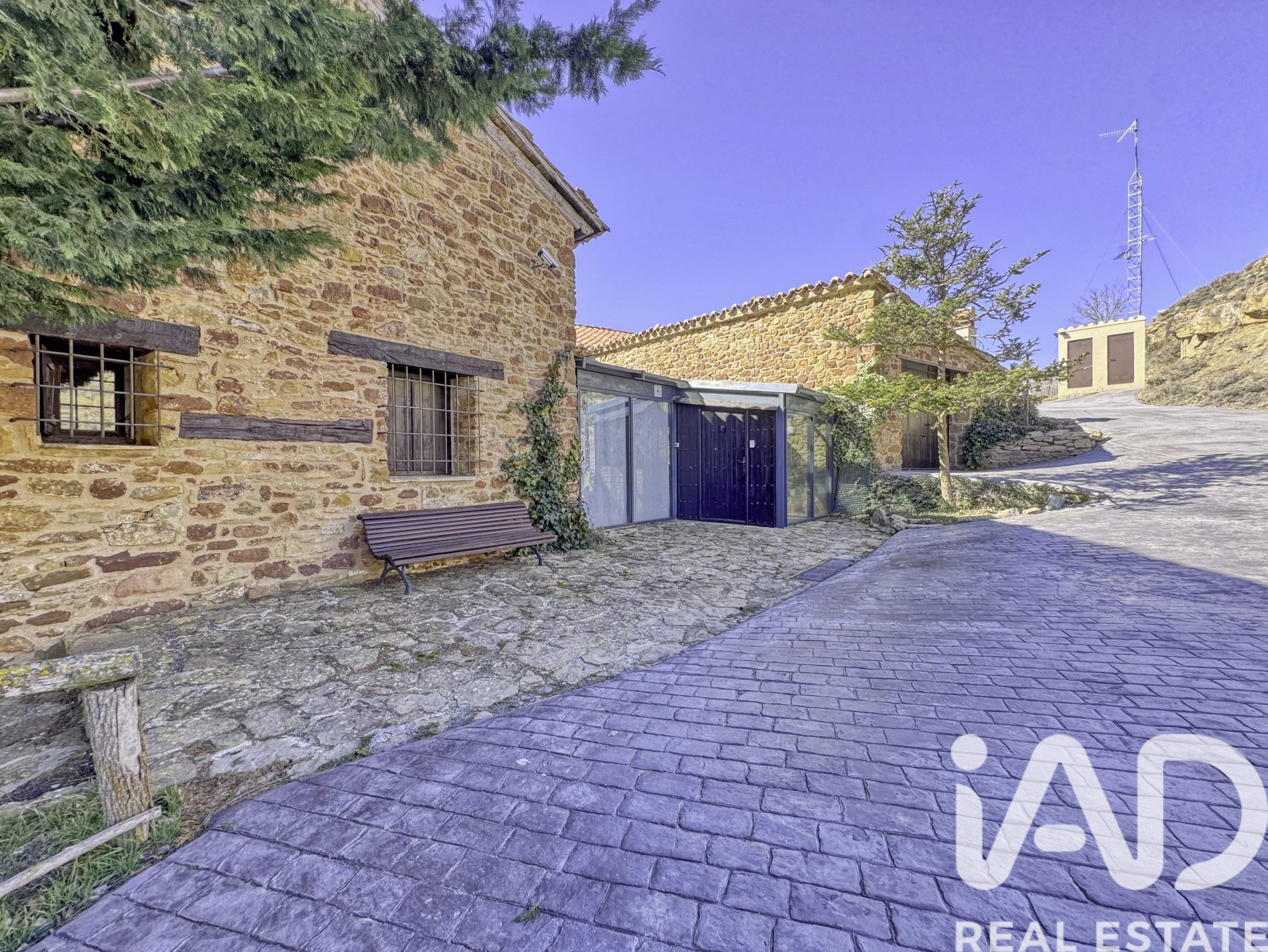 Propiedad comercial en Teruel, España 1391 m2 No. 172982