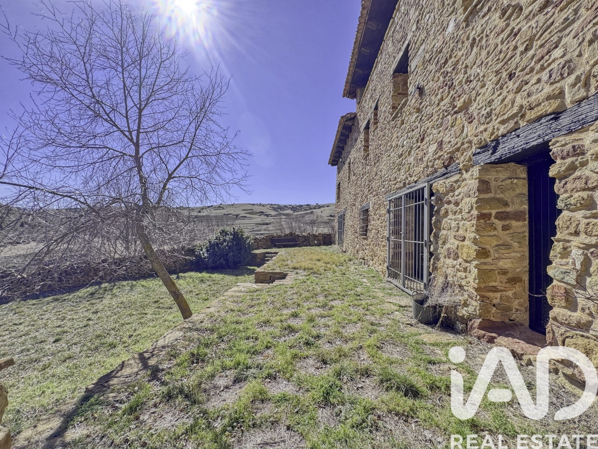 Propiedad comercial en Teruel, España 1391 m2 No. 172982