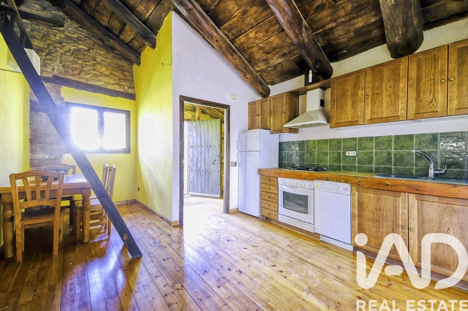 Propiedad comercial en Teruel, España 1391 m2 No. 172982