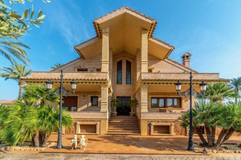 Villa in Alicante, Spain 4 bedrooms, 837 sq.m. No. 190051