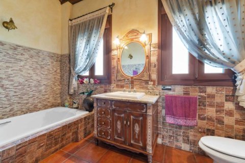 Villa for sale in Alicante, Spain 4 bedrooms, 837 sq.m. No. 190051 - photo 19
