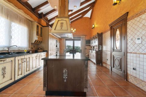 Villa for sale in Alicante, Spain 4 bedrooms, 837 sq.m. No. 190051 - photo 13