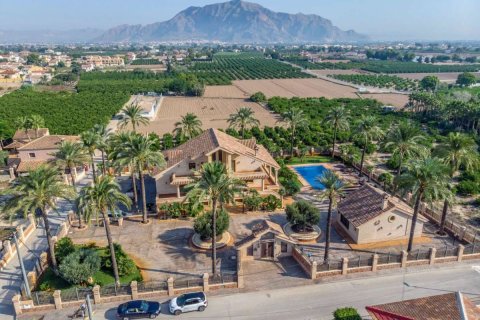 Villa for sale in Alicante, Spain 4 bedrooms, 837 sq.m. No. 190051 - photo 2