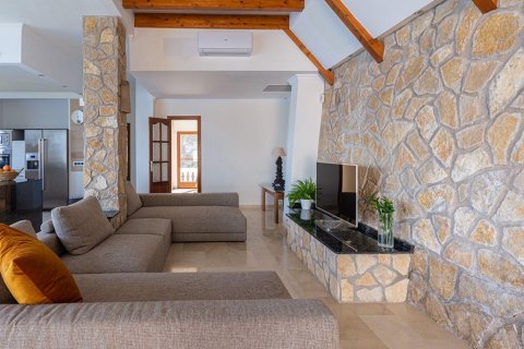 Villa for sale in Santa Ponsa, Mallorca, Spain 4 bedrooms, 350 sq.m. No. 149928 - photo 8