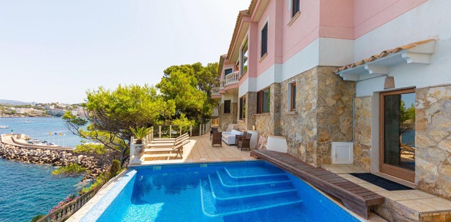 Villa in Santa Ponsa, Mallorca, Spain 4 bedrooms, 350 sq.m. No. 149928