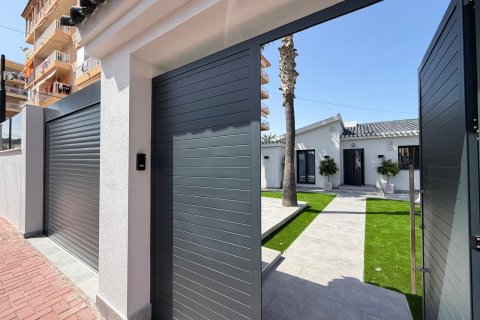 Villa à vendre à Torrevieja, Alicante, Espagne, 4 chambres, 103 m2 No. 193306 - photo 2