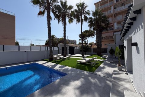 Villa à vendre à Torrevieja, Alicante, Espagne, 4 chambres, 103 m2 No. 193306 - photo 15